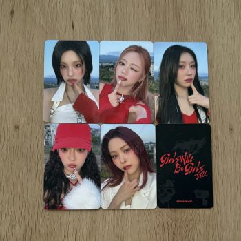   KPOP Itzy - Girls Will Be Girls Apple Music POB Official Fotókártya Red Version